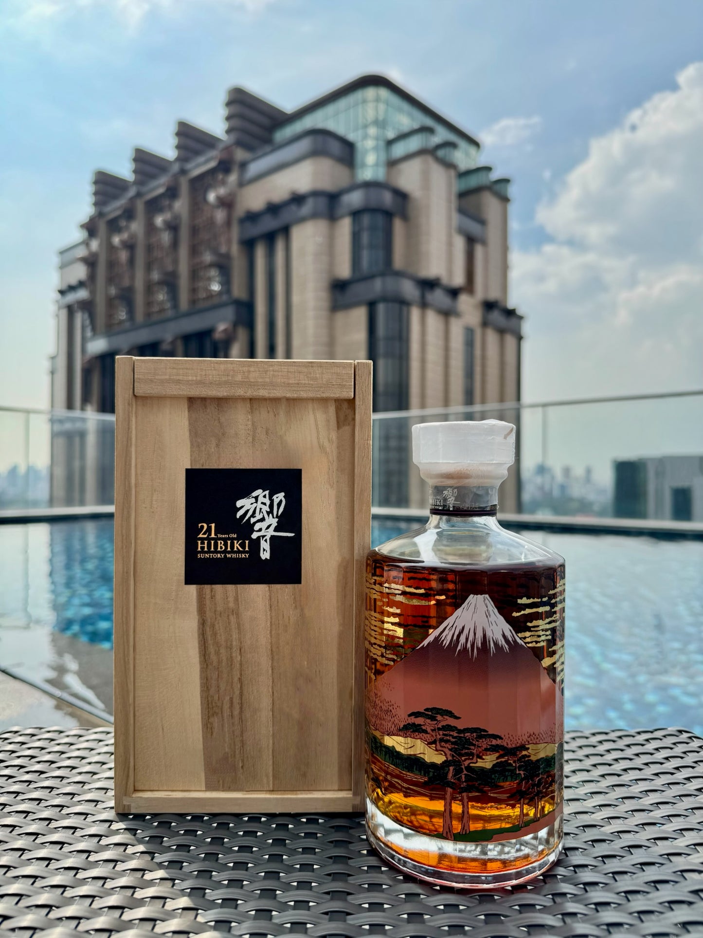 Suntory Hibiki 21 Years Old Limited Edition 2015 2nd Edition Wooden Box