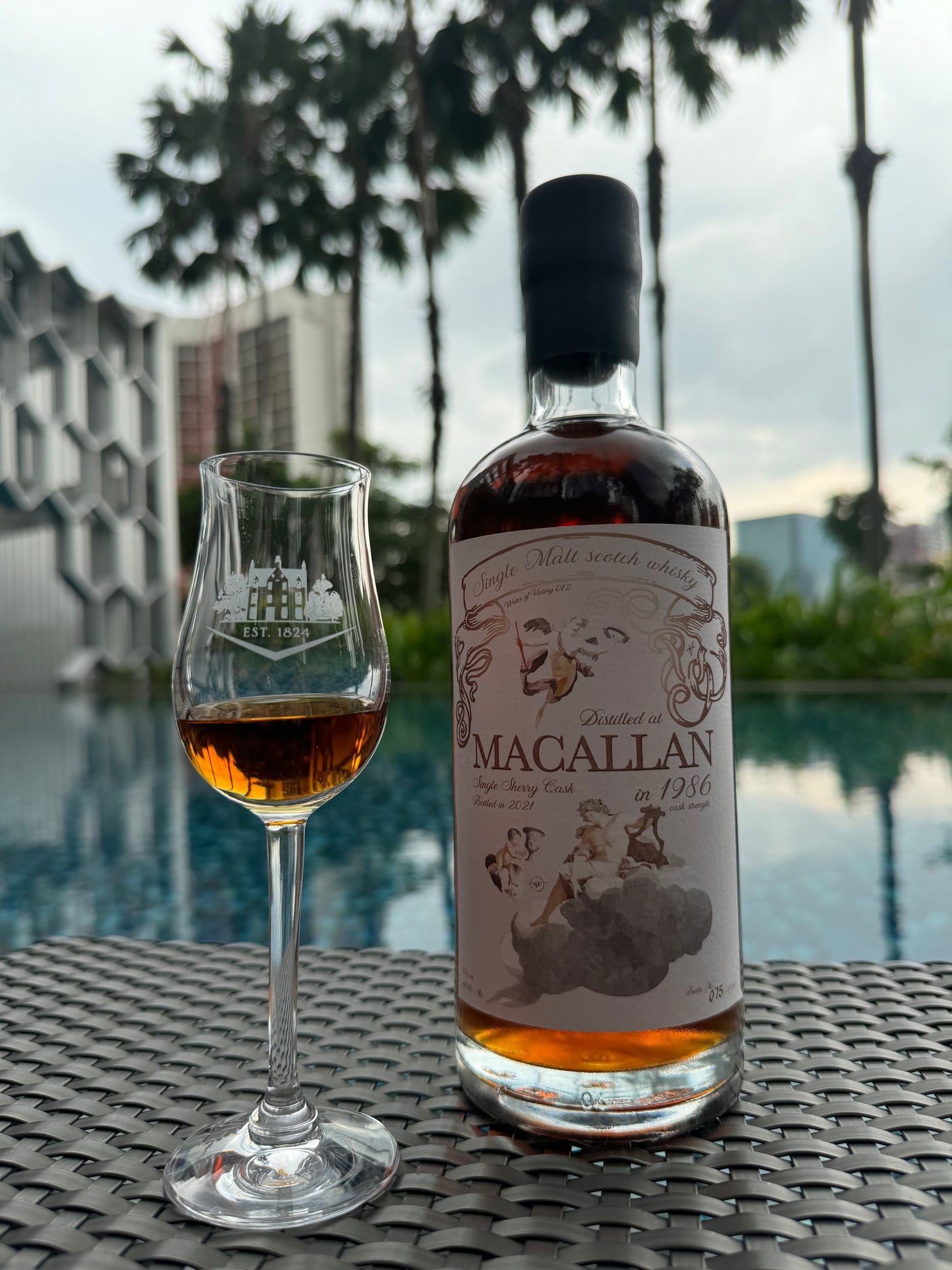 Macallan 35 Years Old: Water of Victory 12