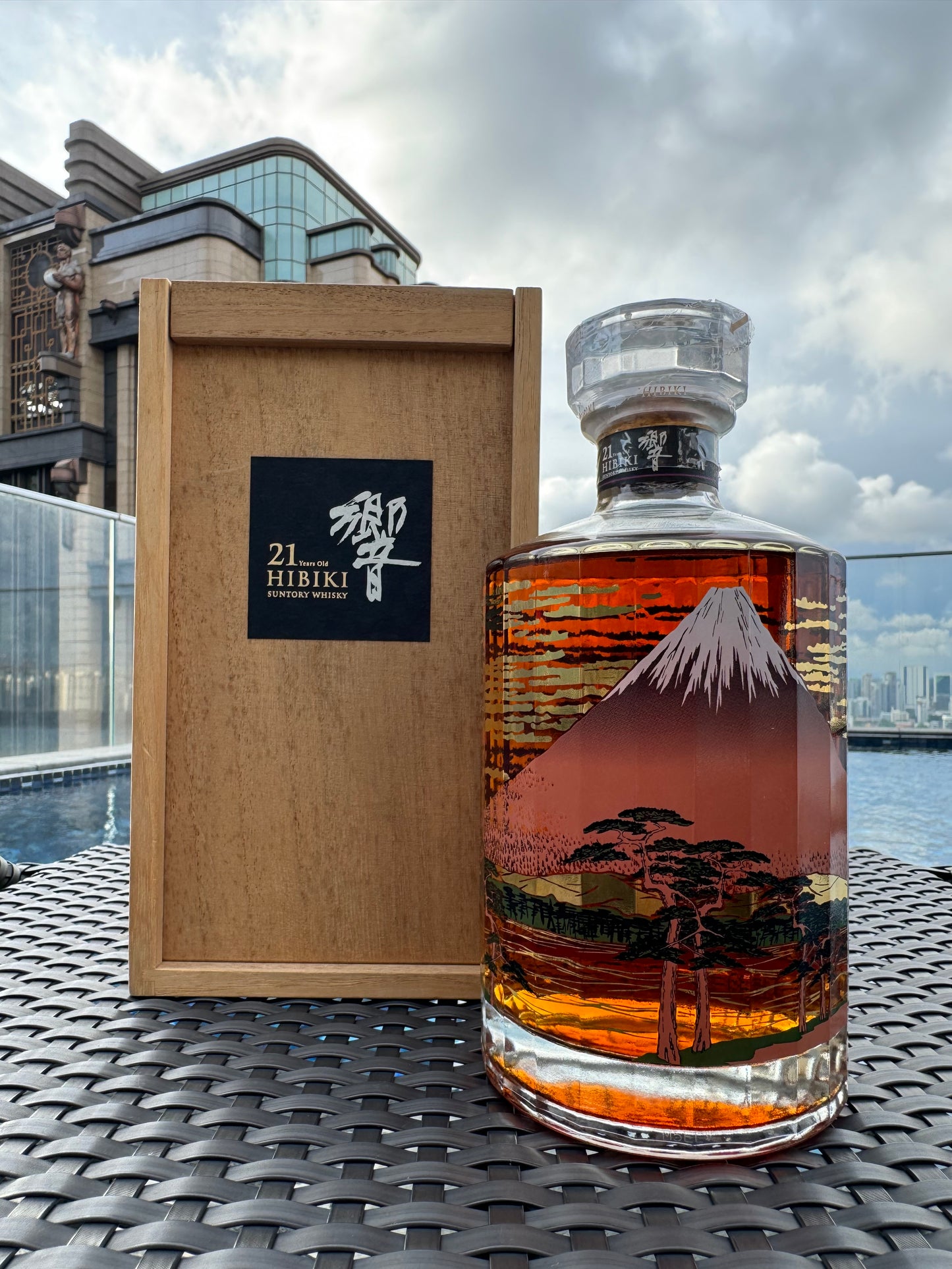 Suntory Hibiki 21 Years Old Mount Fuji Limited Edition 2013