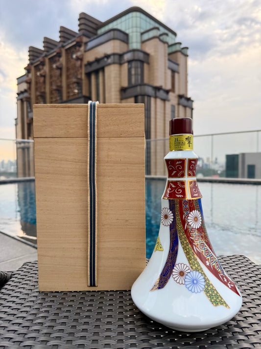 Hibiki 21 Years Old – Arita Kutani Ceramic Decanter (2012)