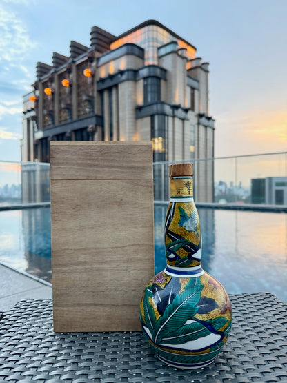 Hibiki 21 Years Old - Arita Kutani Ceramic Decanter (2003)