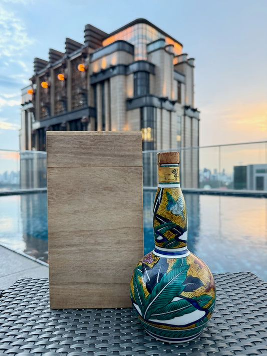 Hibiki 21 Years Old - Arita Kutani Ceramic Decanter (2003)