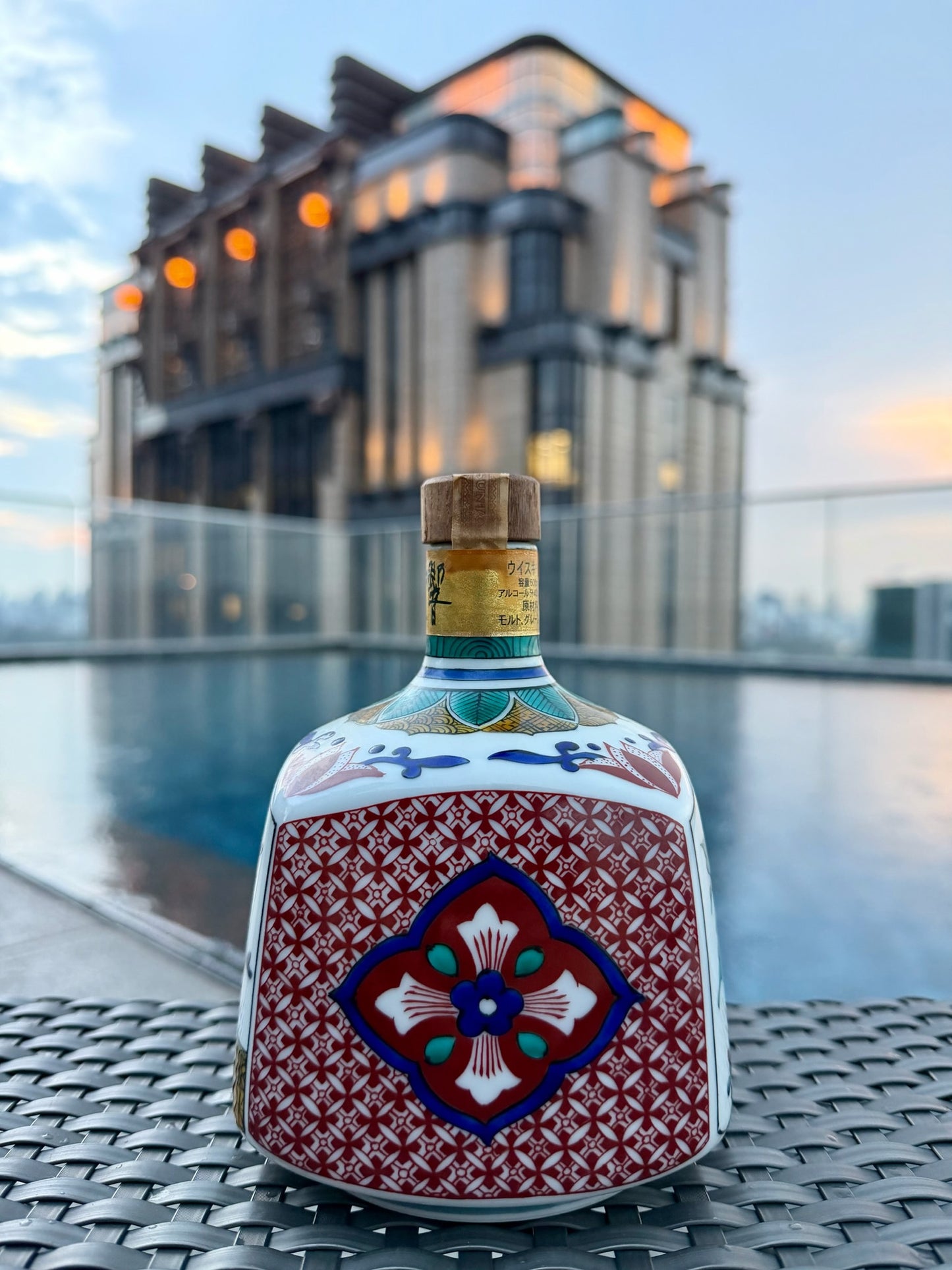 Hibiki 21 Years Old – Arita Kutani Ceramic Decanter (2002)